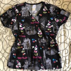 Fitted Minnie Mouse scrub top